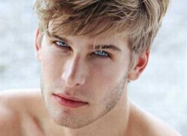 biondo-con-occhi-azzurri-christopher-blom